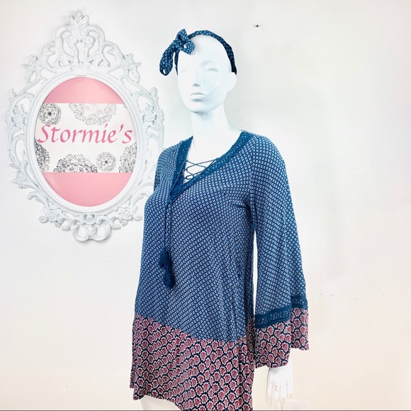 miami Dresses & Skirts - Miami Mixed Floral Lace V Plunge neckline